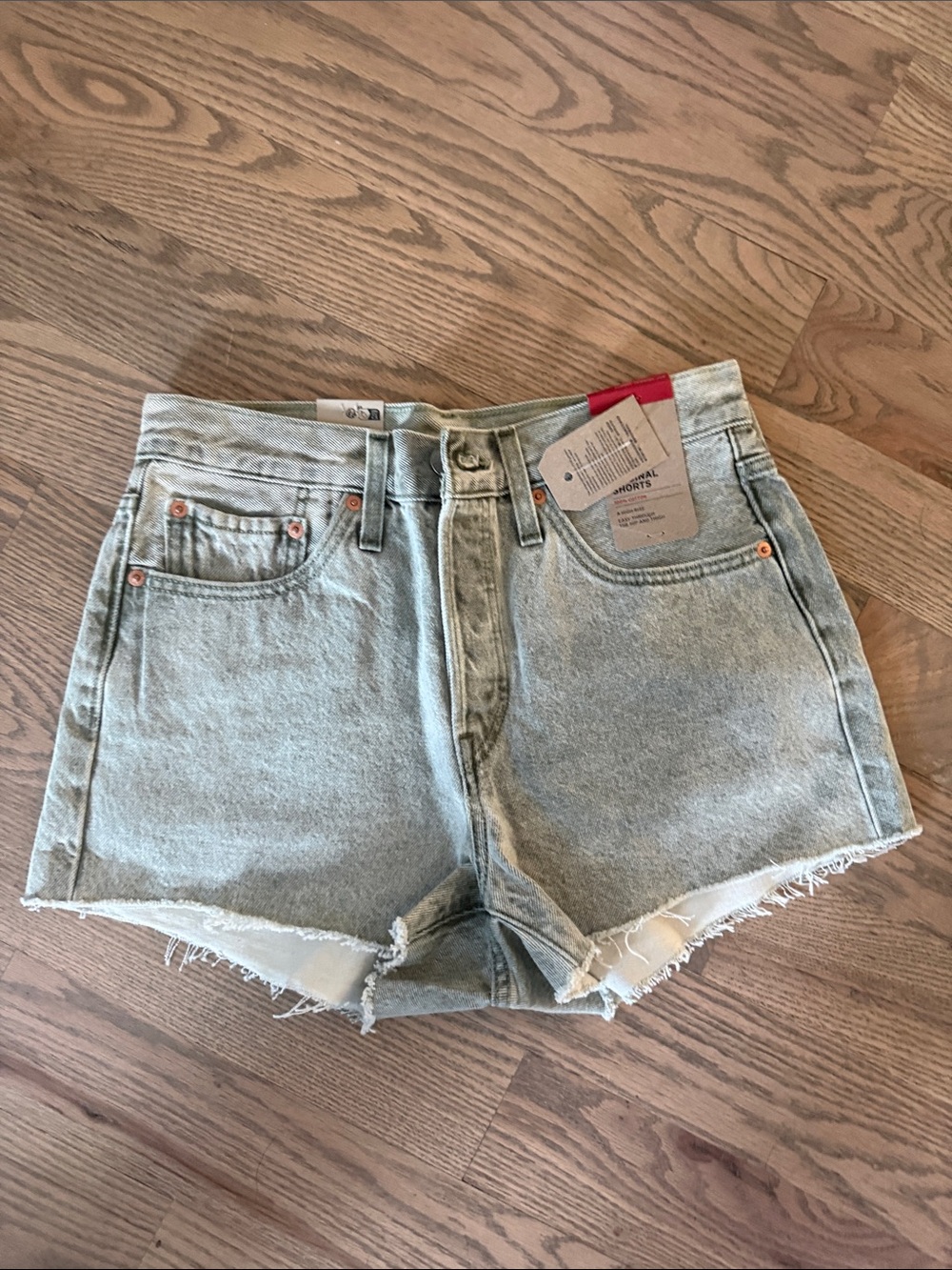 NWT Levi's Light Blue Frayed Hem Denim Shorts 27